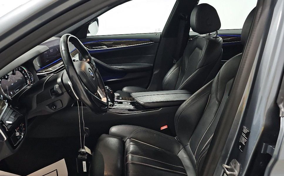 Used 2019 BMW 530i xDrive w/ Convenience Package image 5