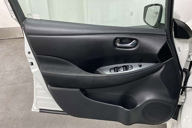 Used 2022 Nissan Leaf S image 23