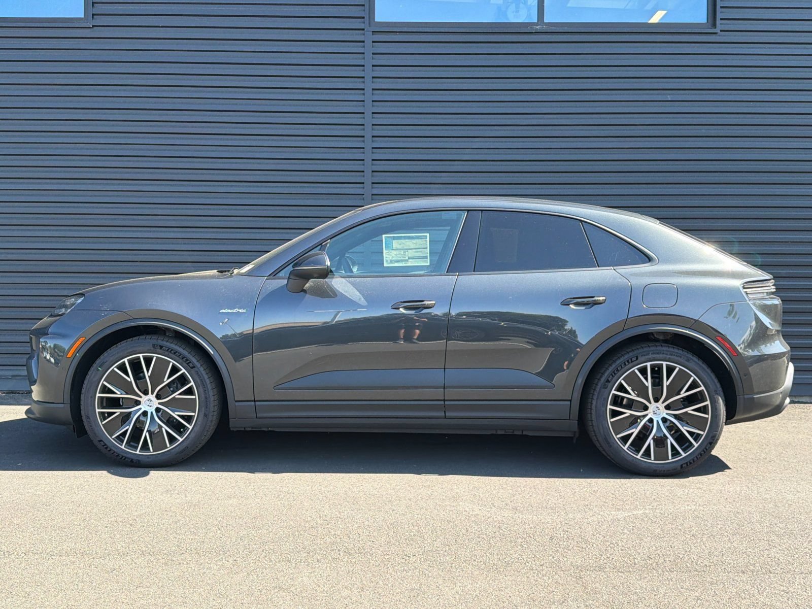 New 2026 Porsche Macan 4 Electric AWD/4WD image 2