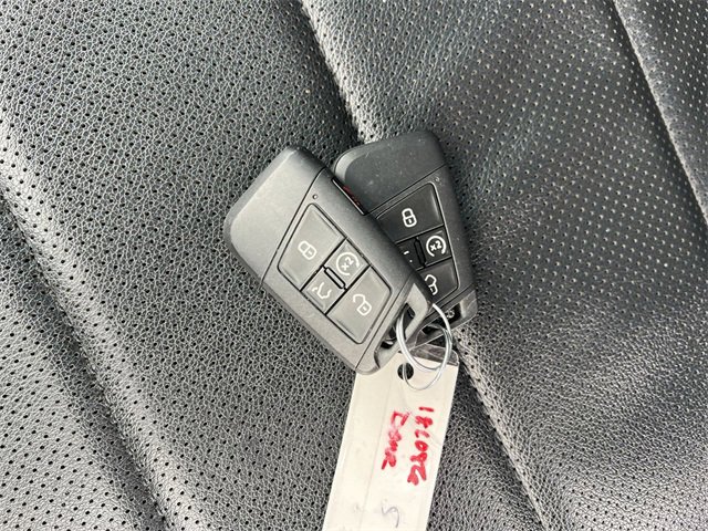 Used 2022 Volkswagen Tiguan SEL R-Line image 25