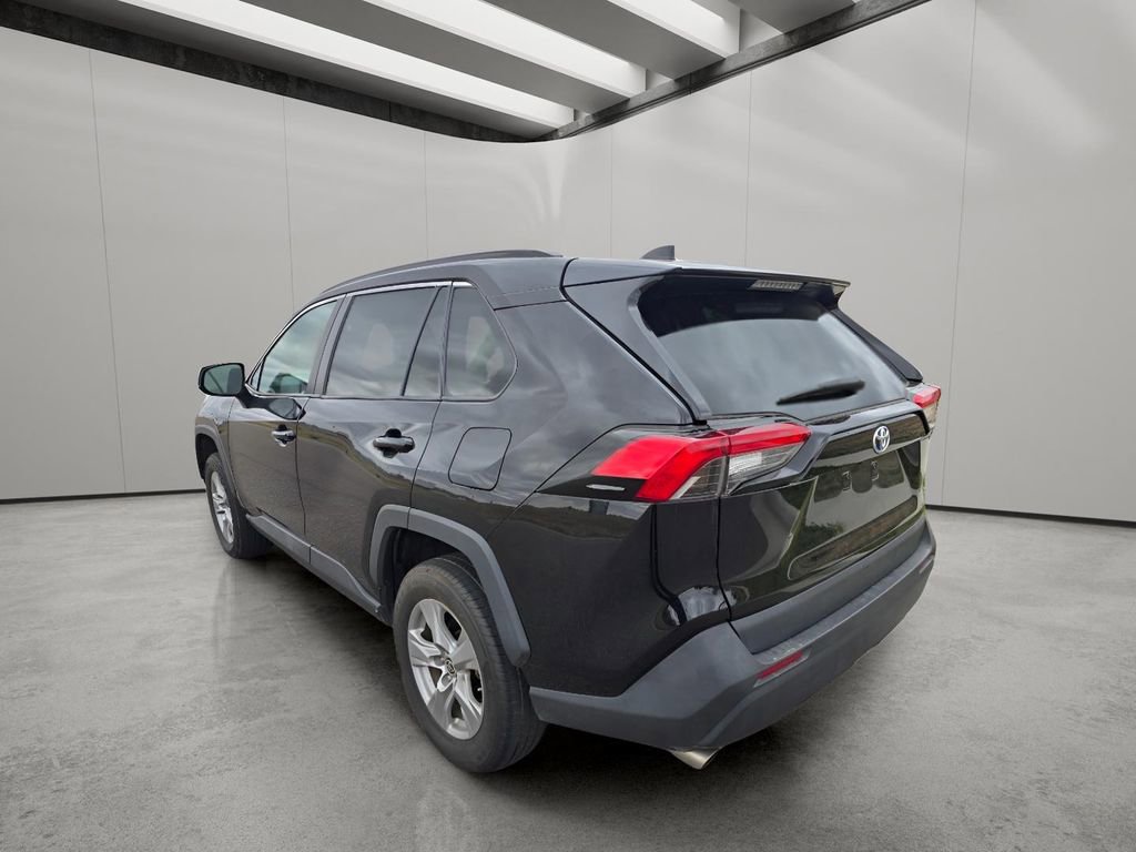 Used 2022 Toyota RAV4 LE AWD/4WD image 3
