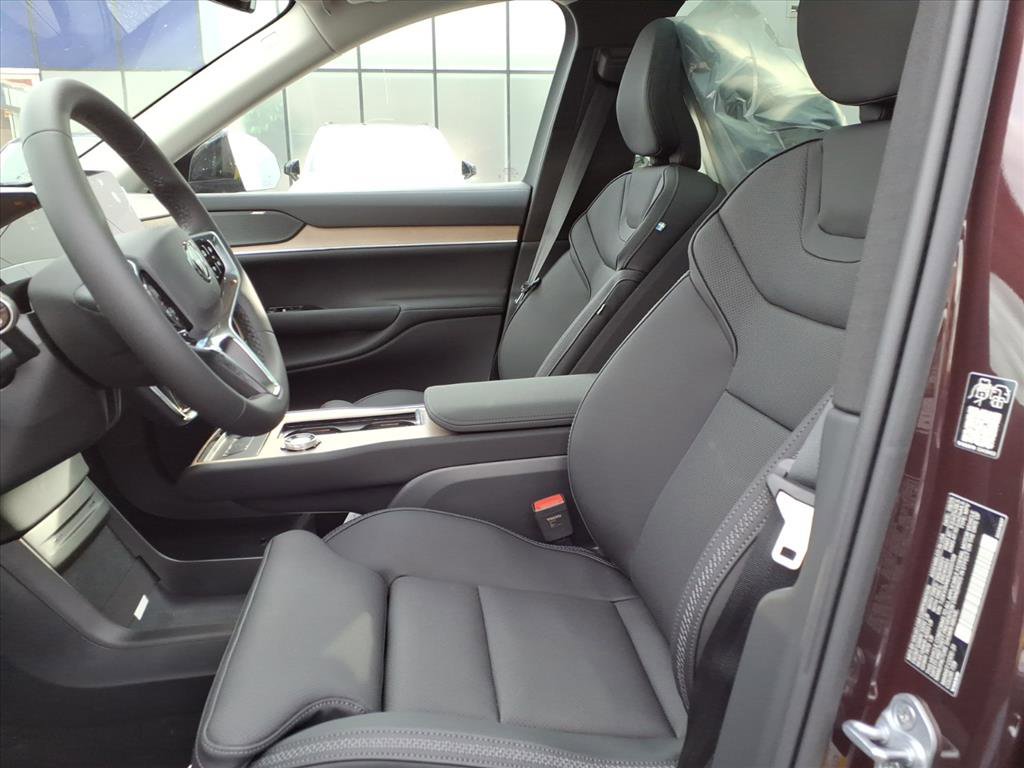 New 2025 Volvo EX90 Plus w/ Protection Package Premier image 18