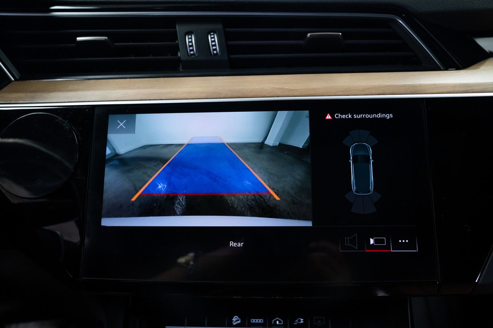 Used 2024 Audi Q8 e-tron Premium image 13