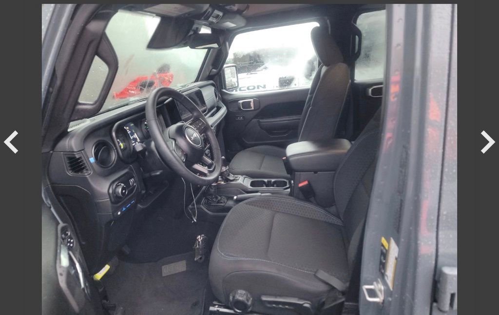 Used 2025 Jeep Wrangler Unlimited Rubicon 4xe image 12