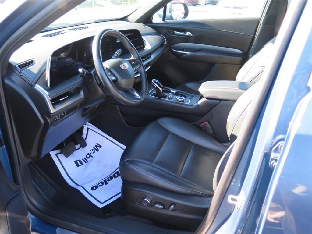 Used 2024 Cadillac XT4 Premium Luxury image 9