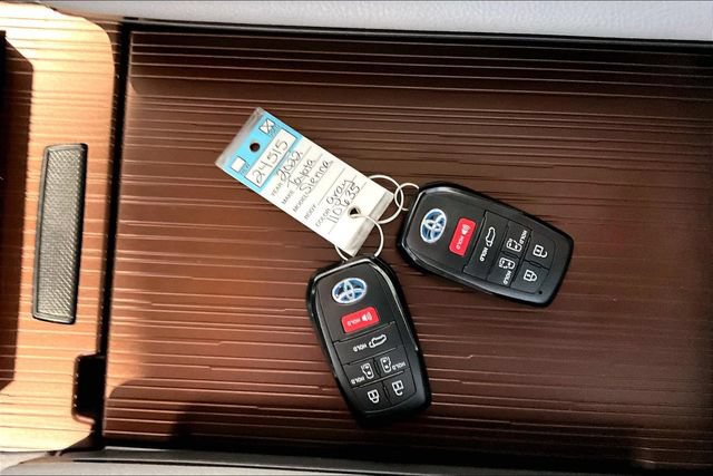 Used 2022 Toyota Sienna LE FWD image 41