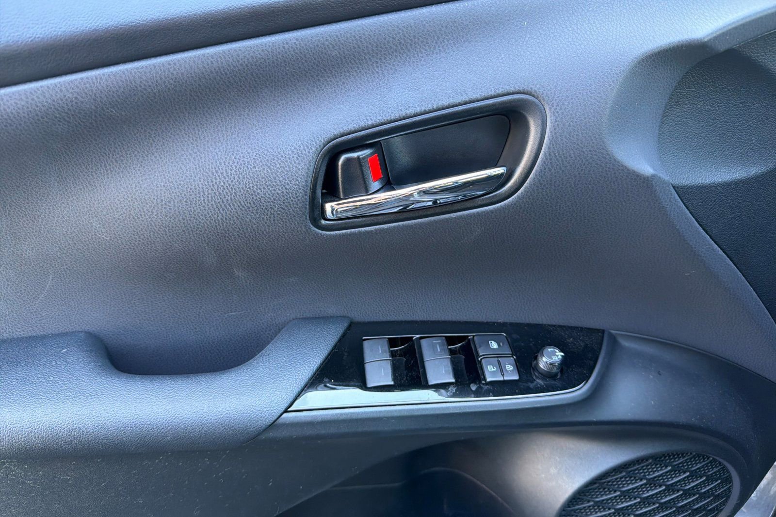 Used 2019 Toyota Prius Prime Premium FWD image 11