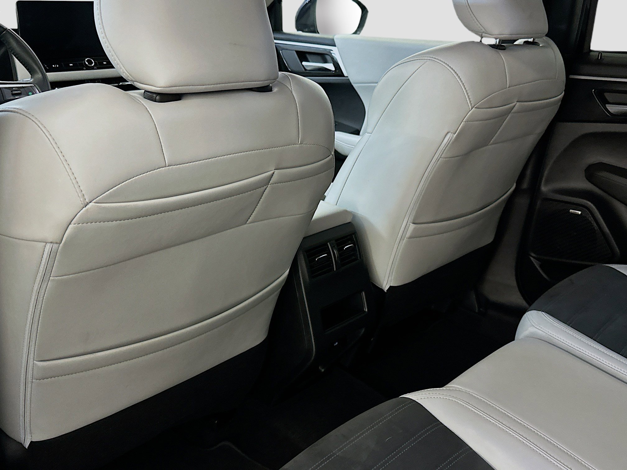 Used 2025 Mitsubishi Outlander SE image 28