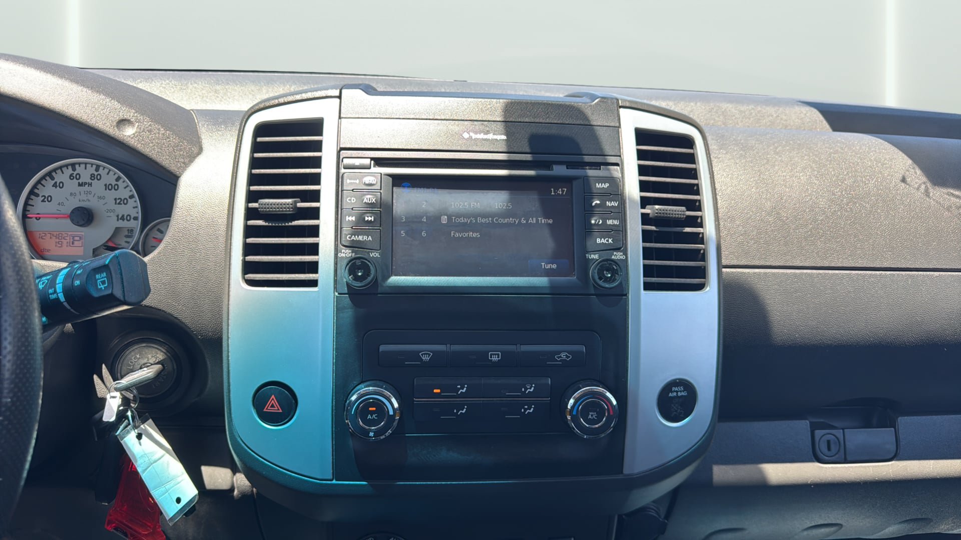 Used 2013 Nissan Xterra PRO-4X AWD/4WD image 25