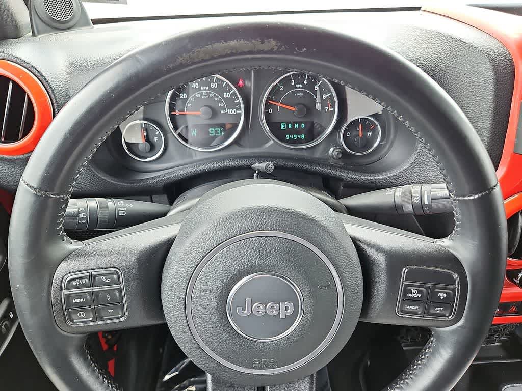 Used 2014 Jeep Wrangler Unlimited Sahara w/ Connectivity Group AWD/4WD image 16