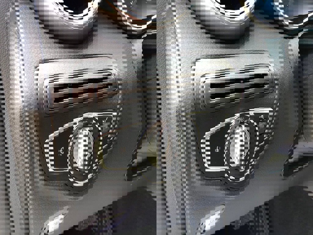 Used 2022 Mercedes-Benz GLC 300 4MATIC w/ Premium Package Lite image 15