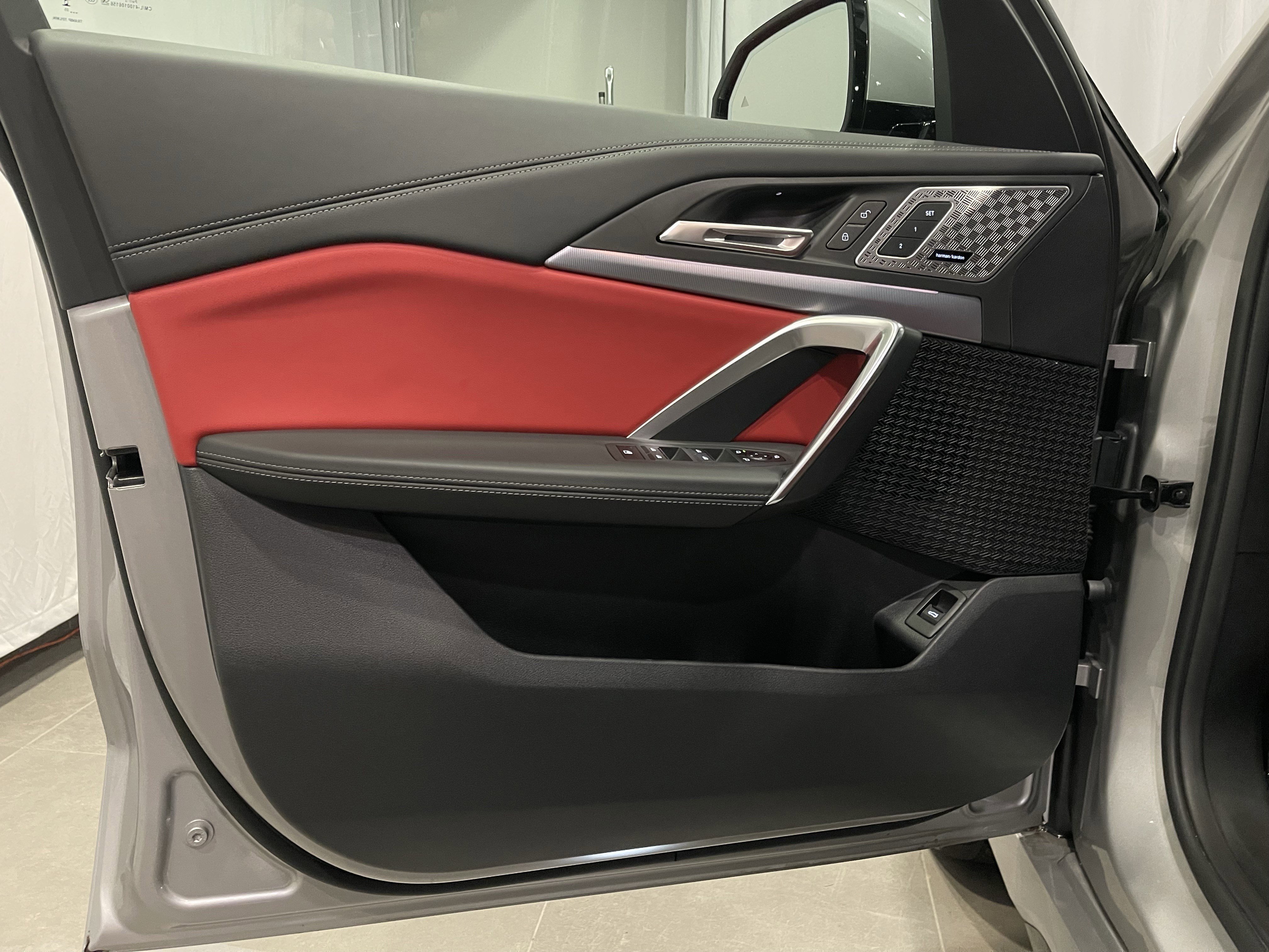 Used 2025 BMW X1 xDrive28i w/ Premium Package image 12