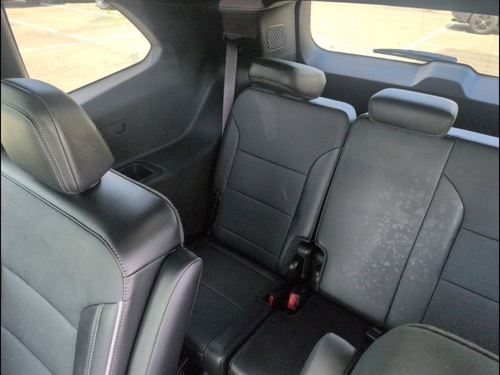 Used 2025 Buick Enclave Preferred w/ Power Package image 32