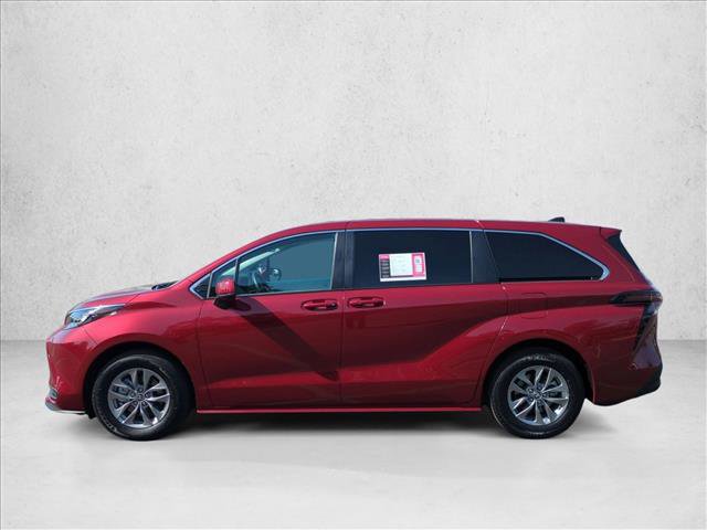 Used 2025 Toyota Sienna LE image 9