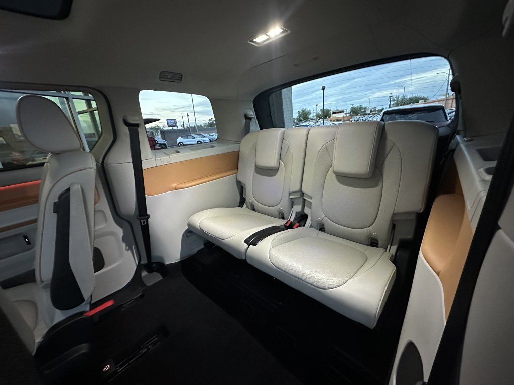 Used 2025 Volkswagen ID. Buzz 1st Edition image 33