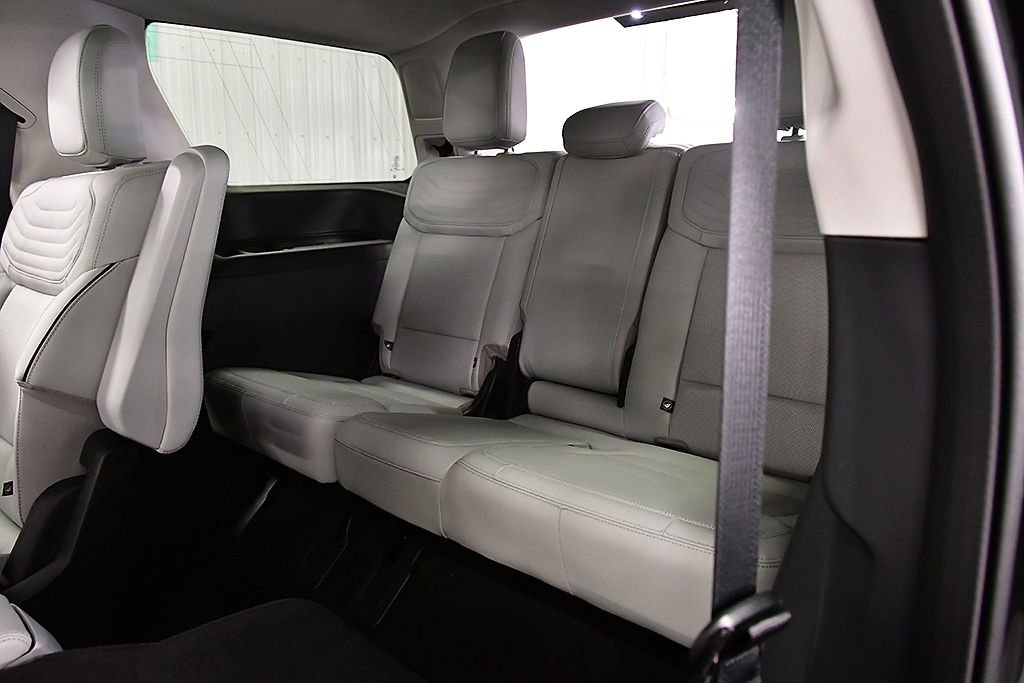 Used 2025 Ford Expedition Platinum w/ Platinum Ultimate Package AWD/4WD image 32