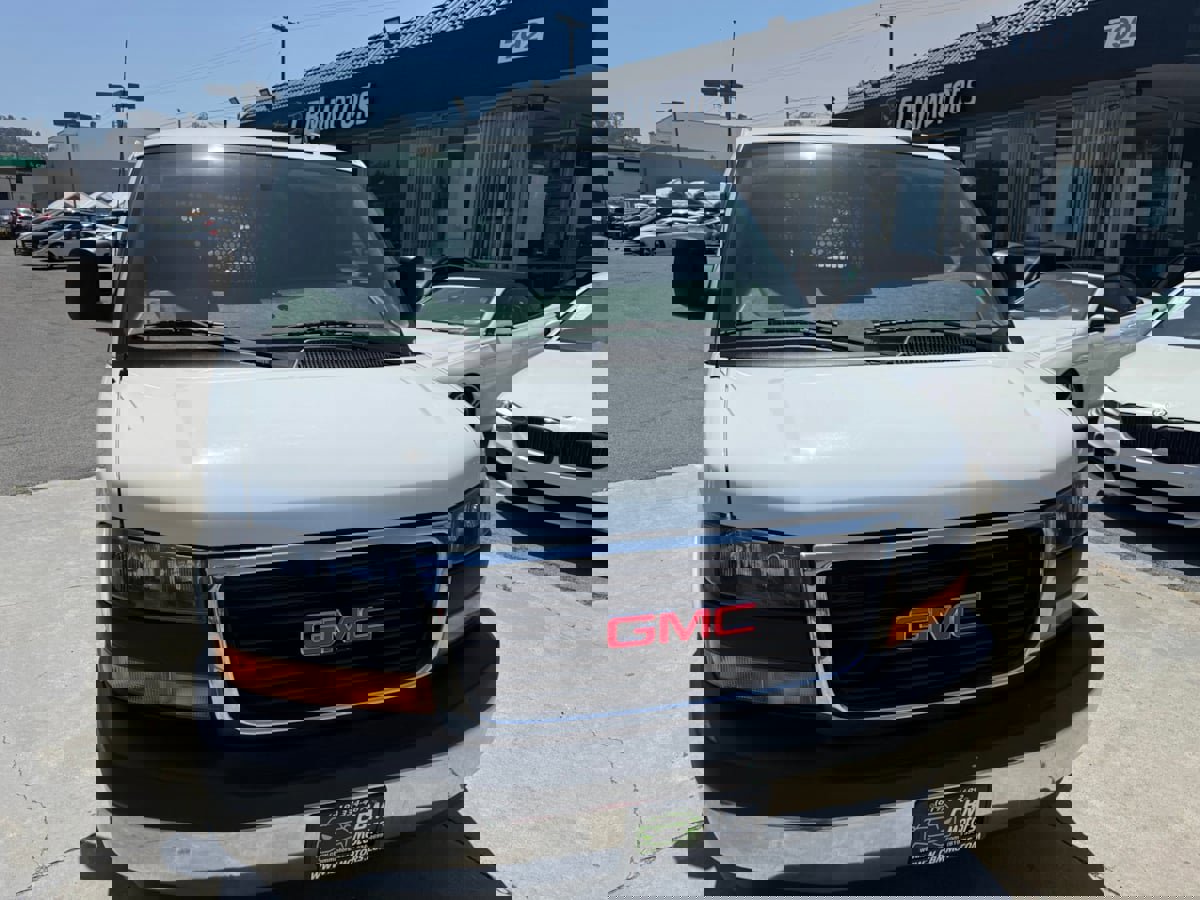 Used 2023 GMC Savana 2500 w/ Driver Convenience Package image 3