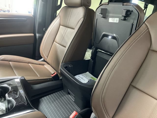 New 2026 Chevrolet Suburban High Country w/ Sun And Tow Package AWD/4WD image 21