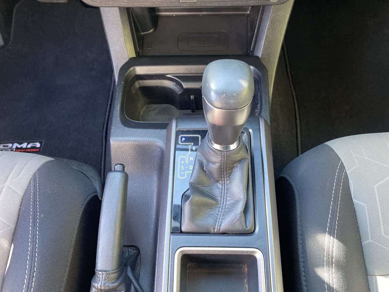 Used 2020 Toyota Tacoma TRD Off-Road AWD/4WD image 26