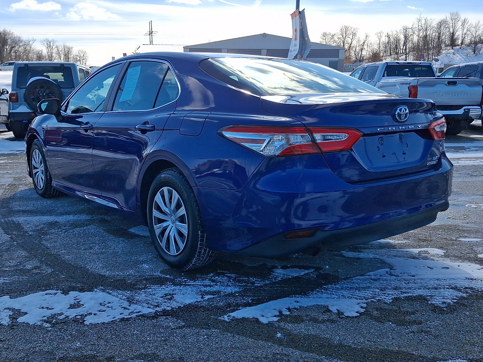 Used 2018 Toyota Camry LE image 4
