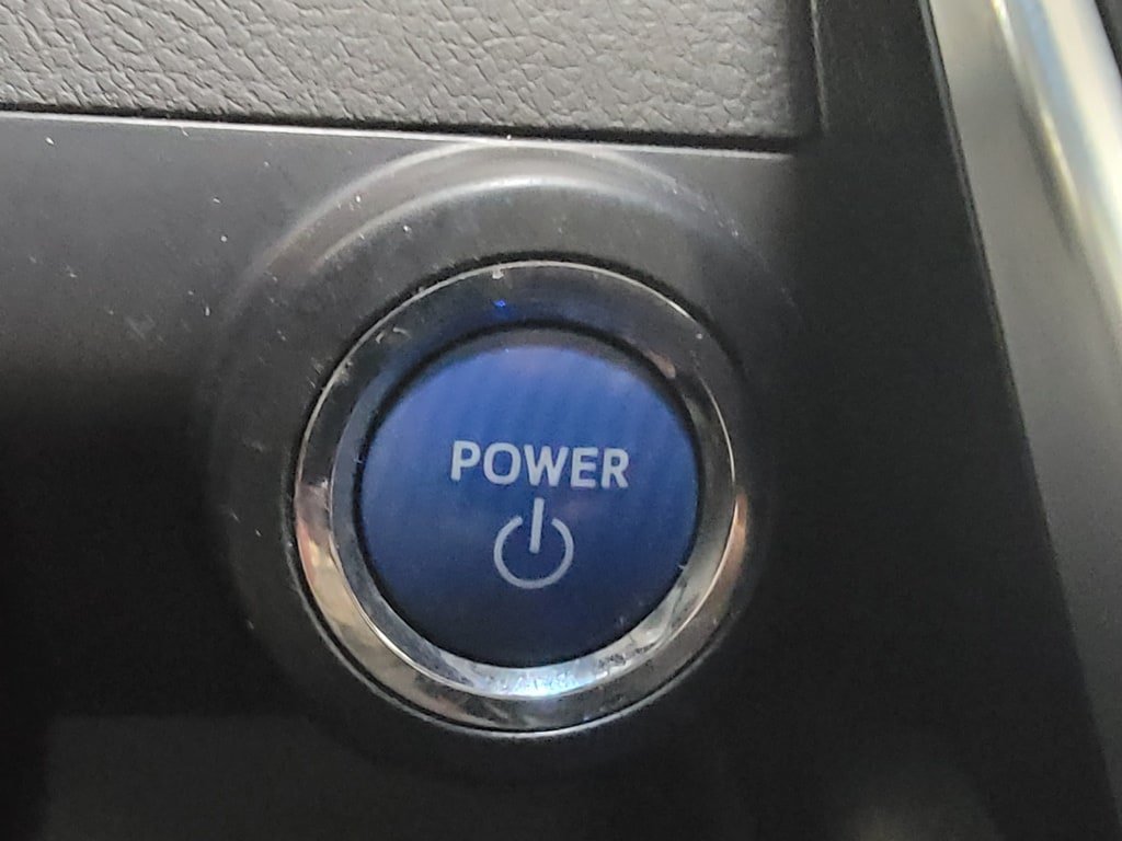 Used 2015 Toyota Camry XLE w/ Moonroof Package FWD image 19