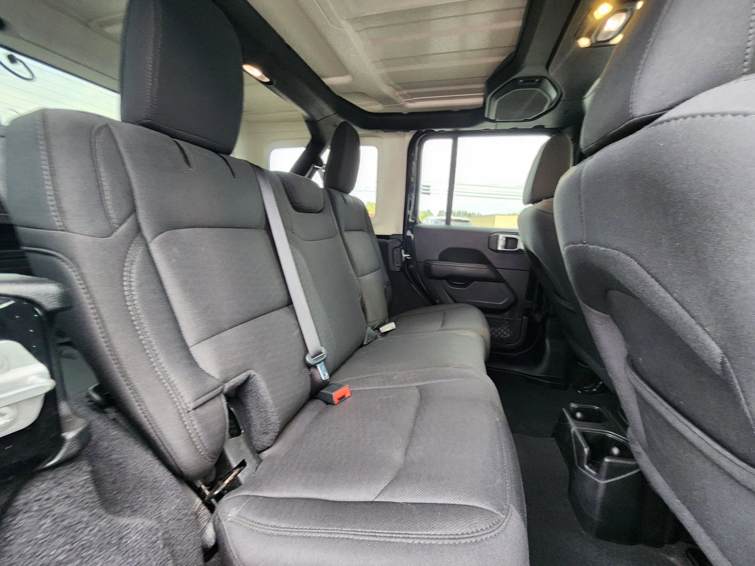 Used 2020 Jeep Wrangler Unlimited Sahara image 45