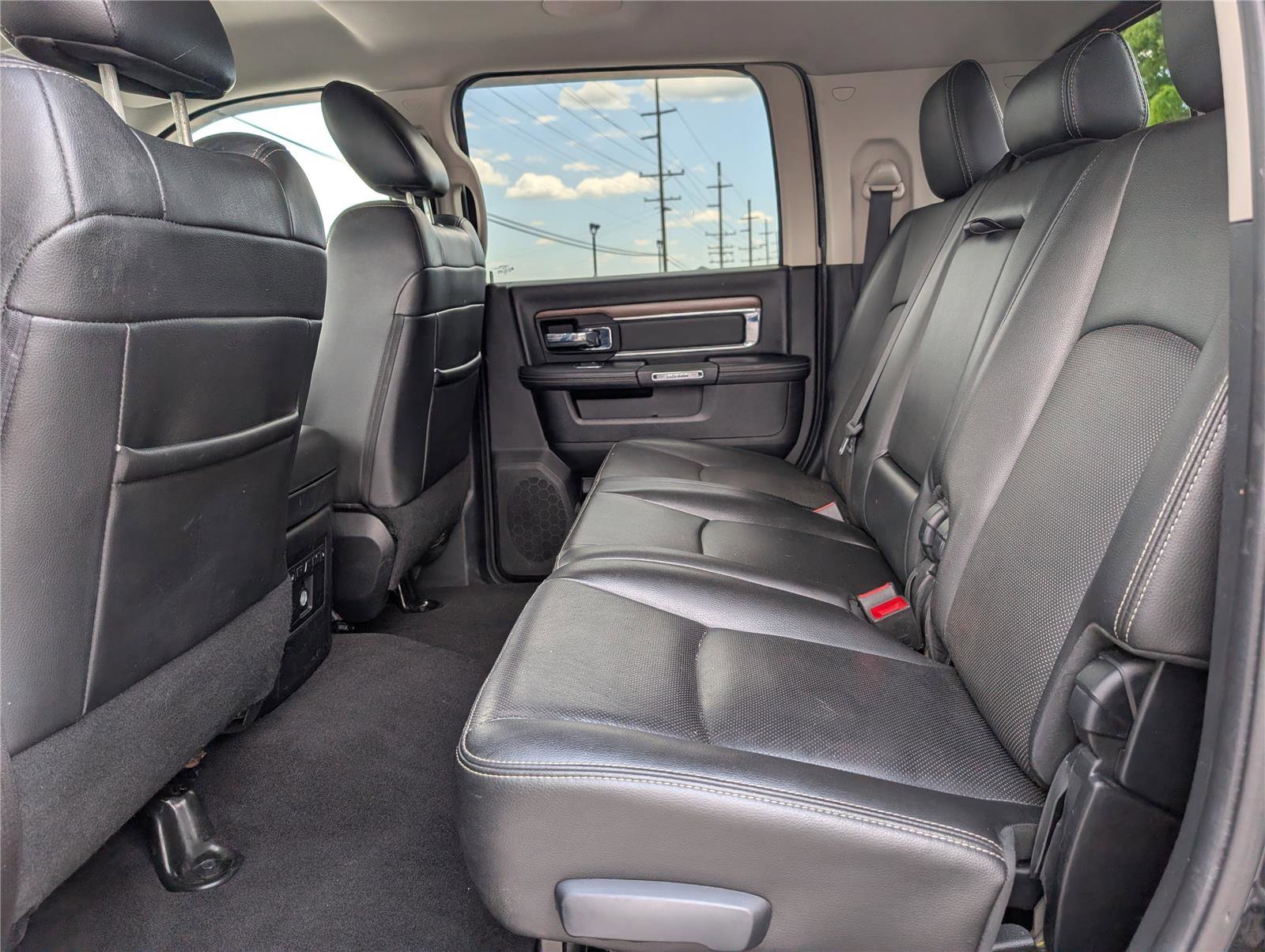 Used 2014 RAM 2500 Laramie w/ Black Appearance Group AWD/4WD image 15