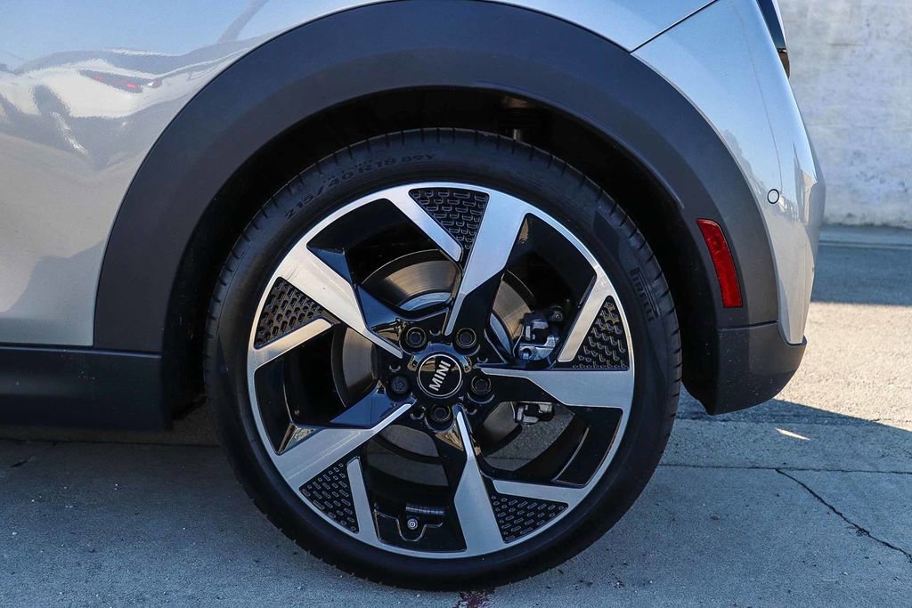 Used 2025 MINI Cooper 2-Door Hardtop image 11