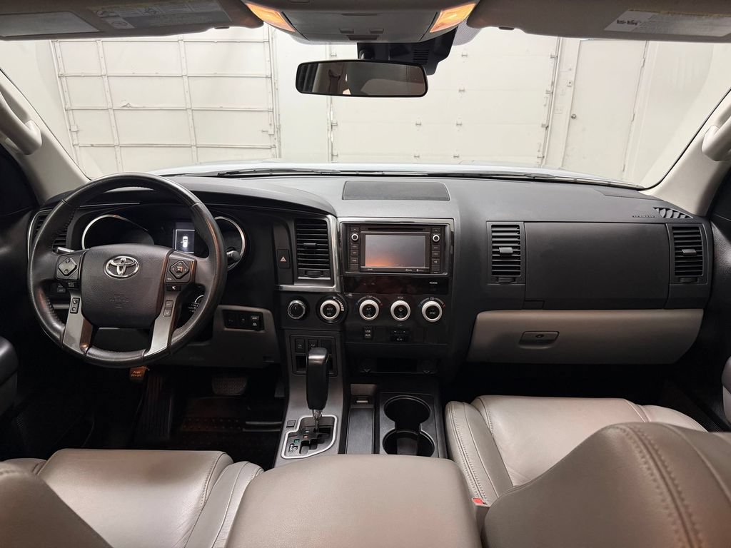 Used 2018 Toyota Sequoia SR5 AWD/4WD image 13