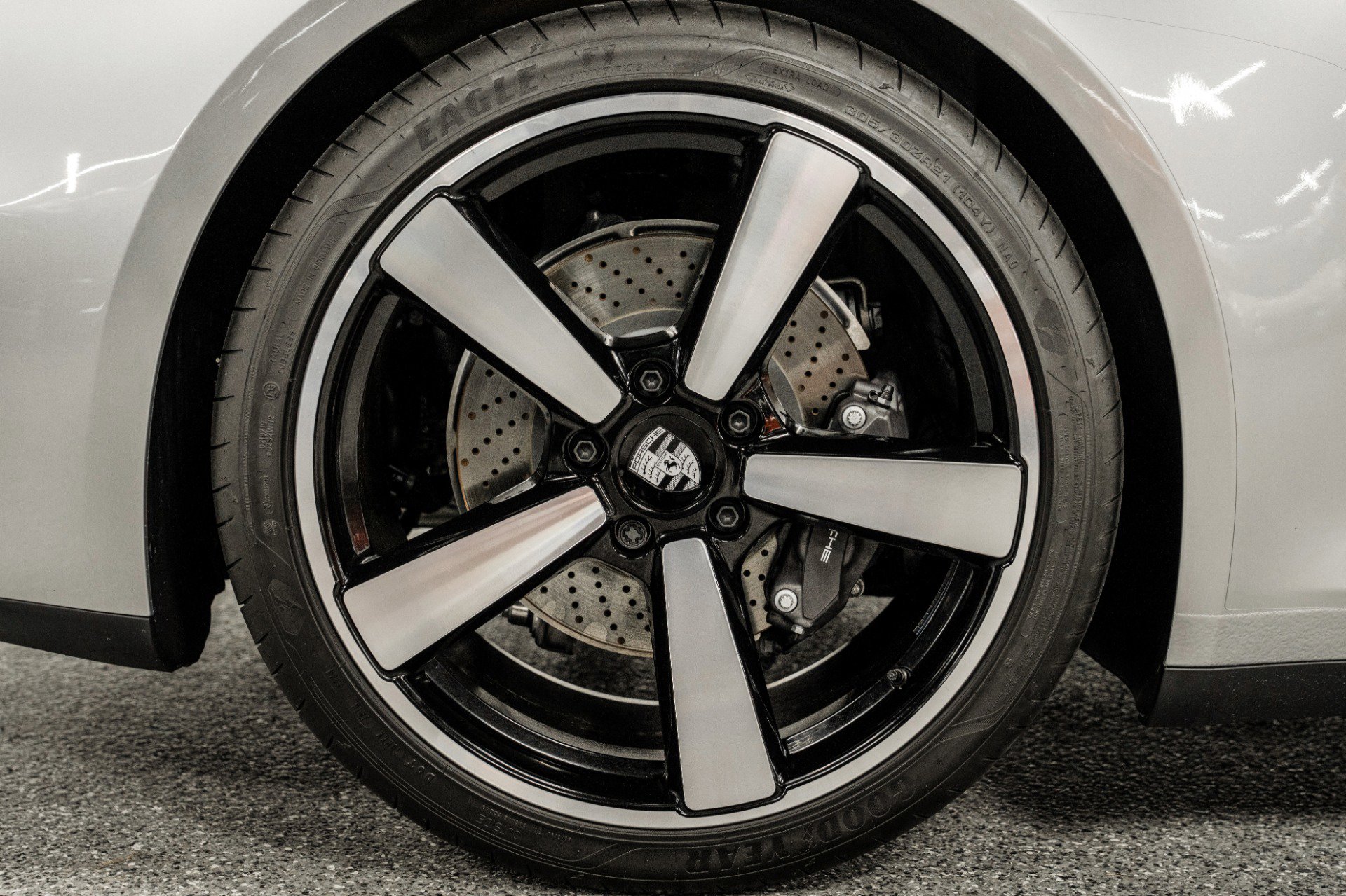 Used 2025 Porsche 911 Carrera image 37