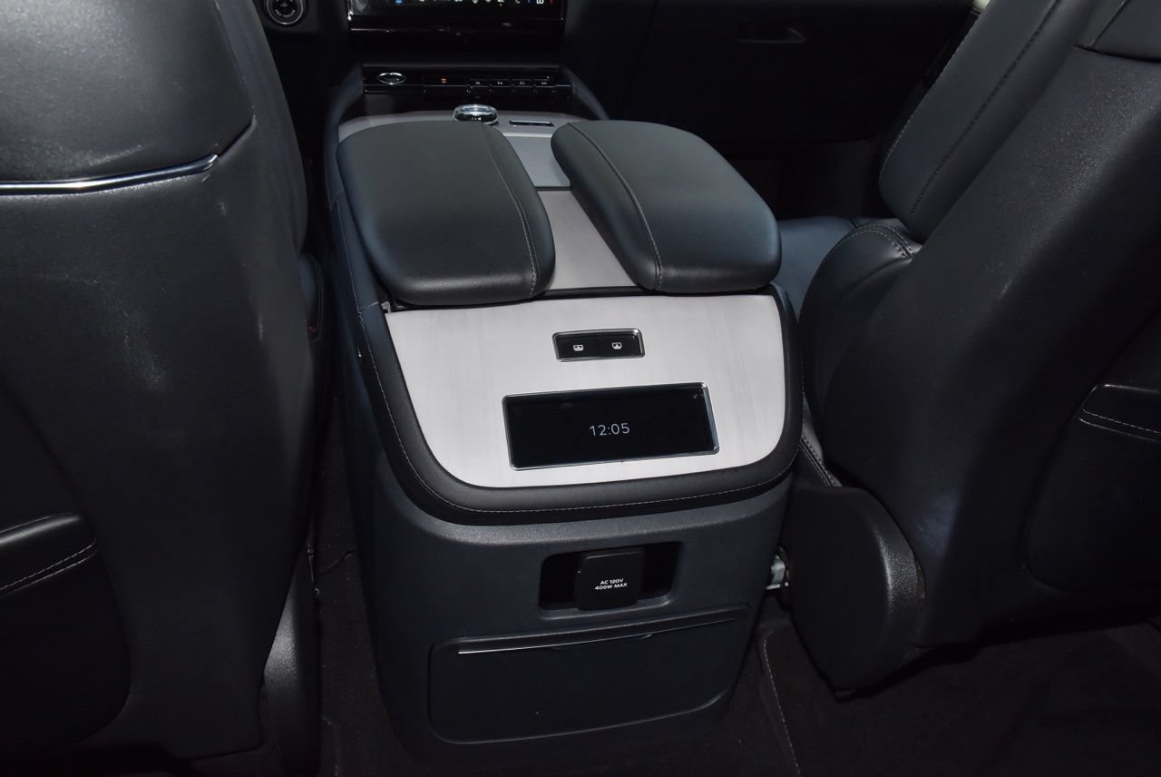 Certified 2025 Lincoln Navigator Reserve AWD/4WD image 19