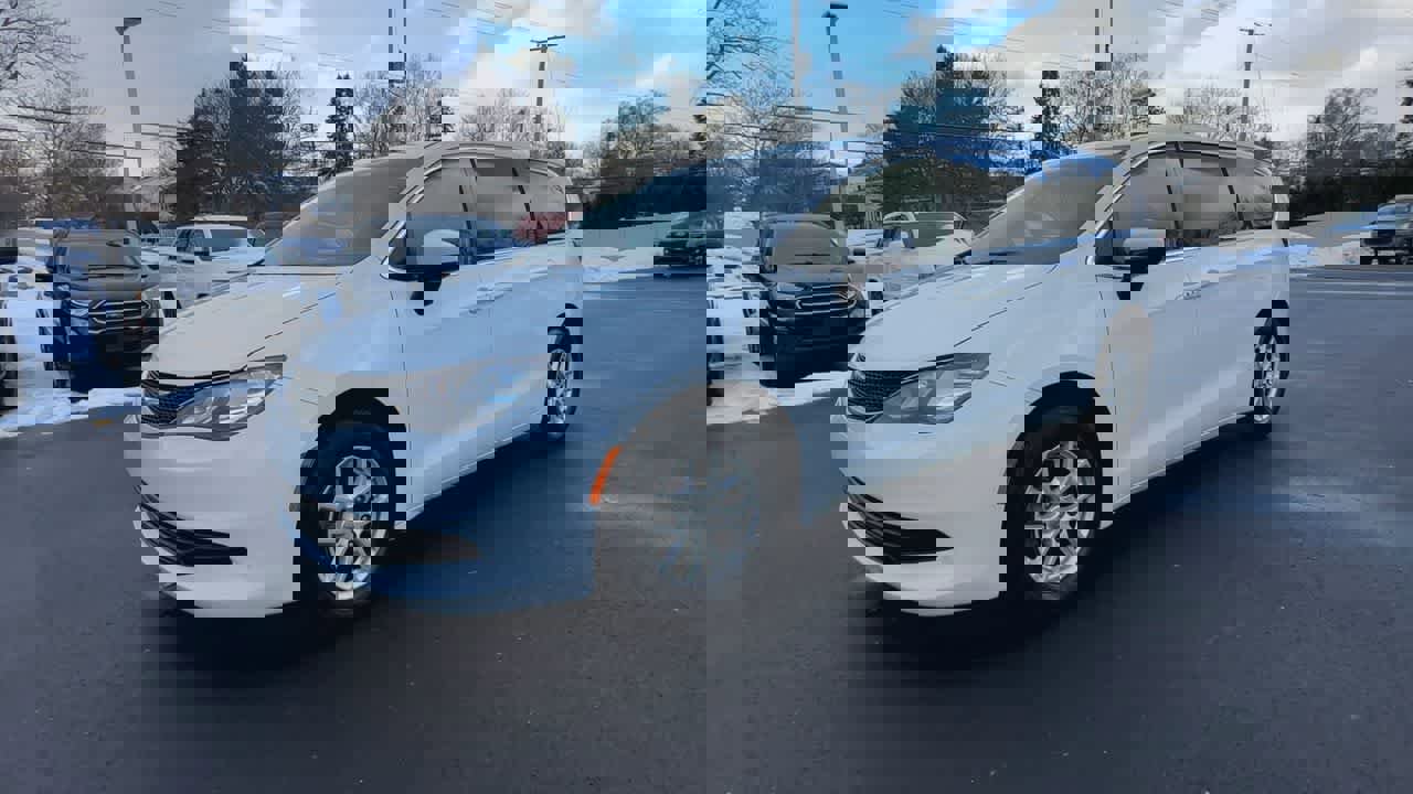 Used 2018 Chrysler Pacifica LX image 4