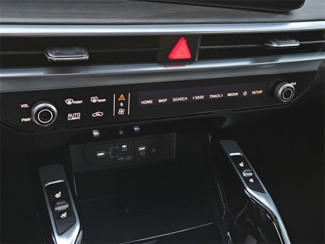 Certified 2025 Kia Sorento SX Prestige image 25