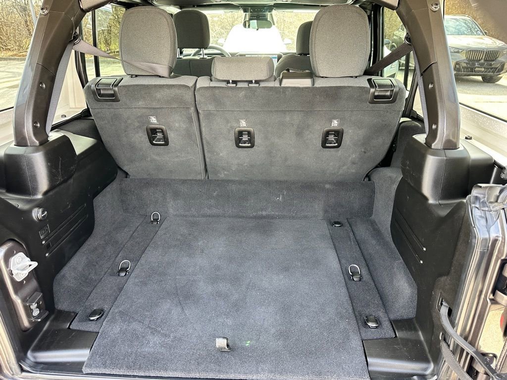 Used 2025 Jeep Wrangler Unlimited Sahara image 11