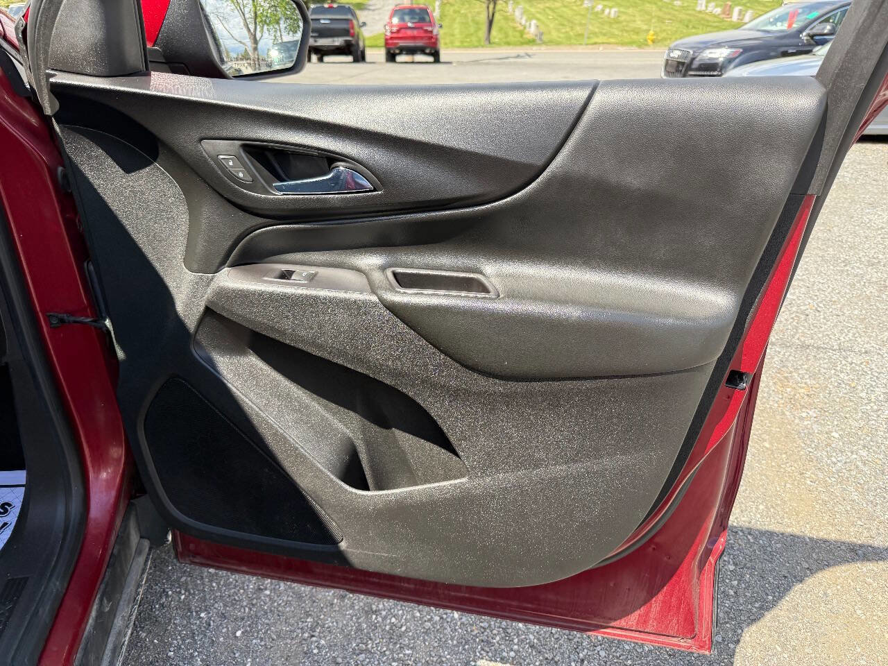 Used 2018 Chevrolet Equinox LT image 19