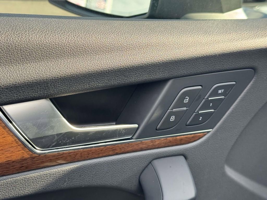 Used 2023 Audi Q5 2.0T Premium image 16