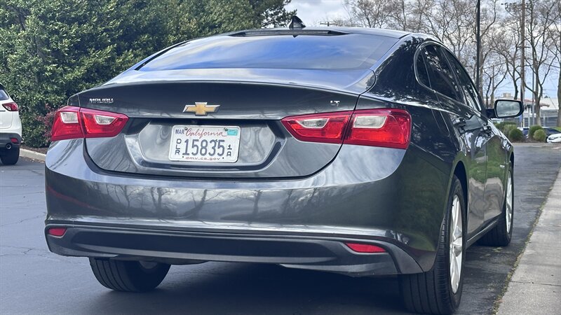 Used 2017 Chevrolet Malibu LT FWD image 8