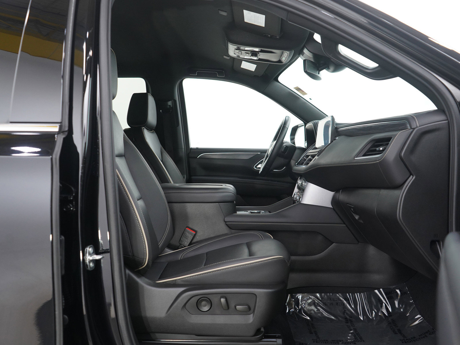 Used 2024 GMC Yukon SLT w/ SLT Luxury Package image 11