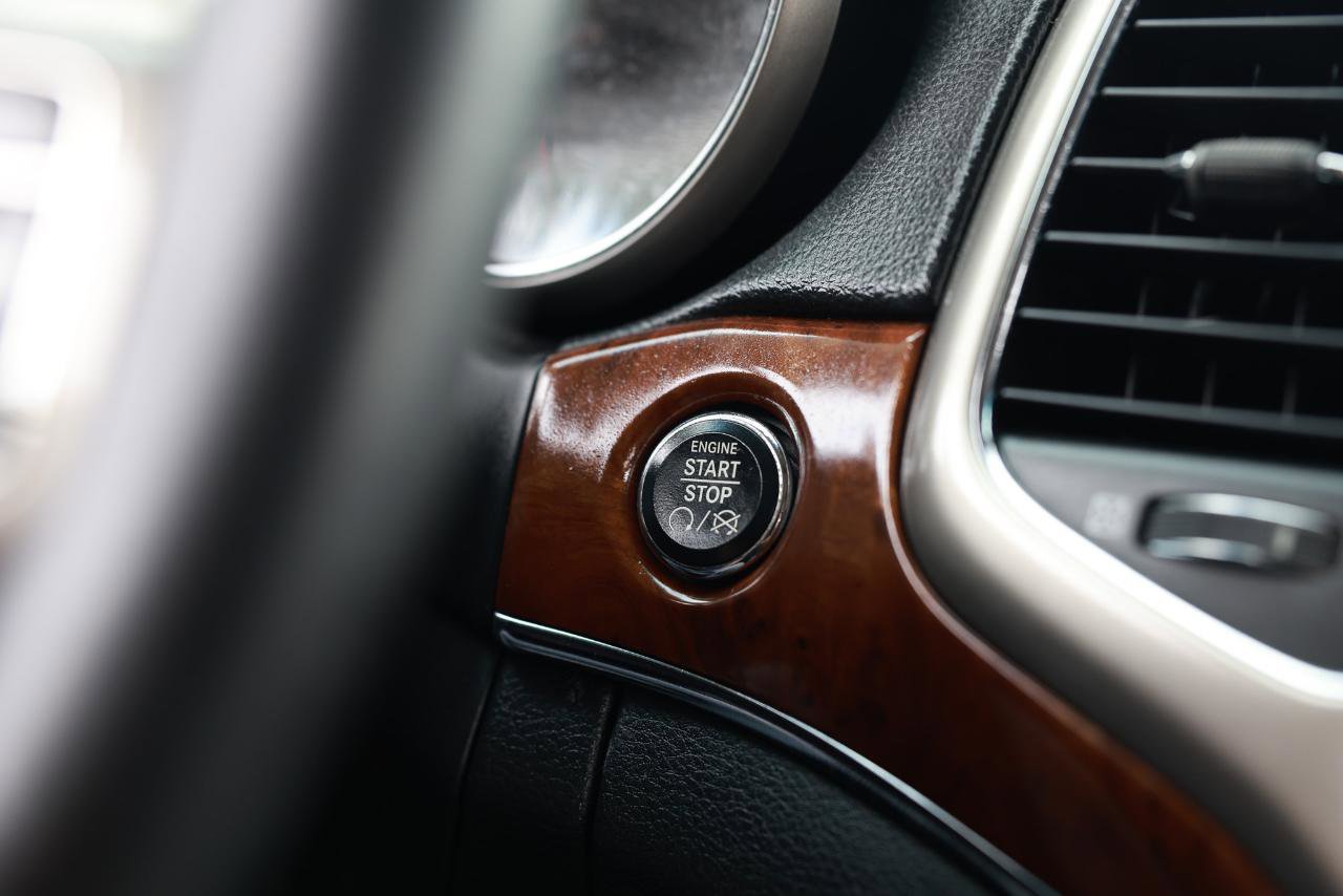 Used 2013 Jeep Grand Cherokee Limited image 30