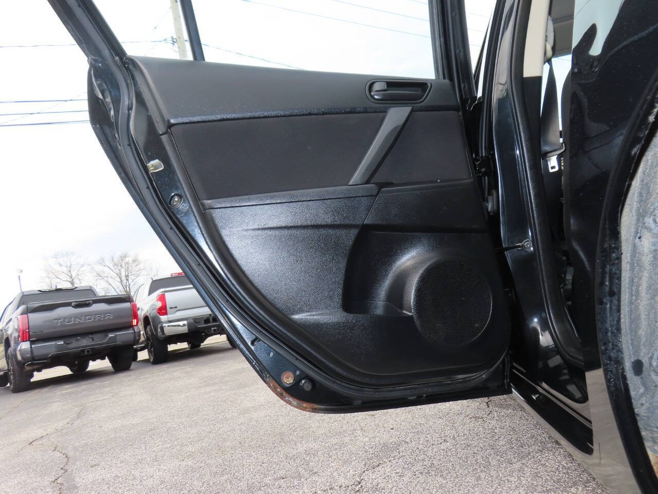 Used 2011 MAZDA MAZDA3 i Sport FWD image 36