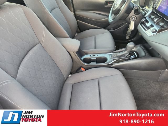 Used 2025 Toyota Corolla LE FWD image 14