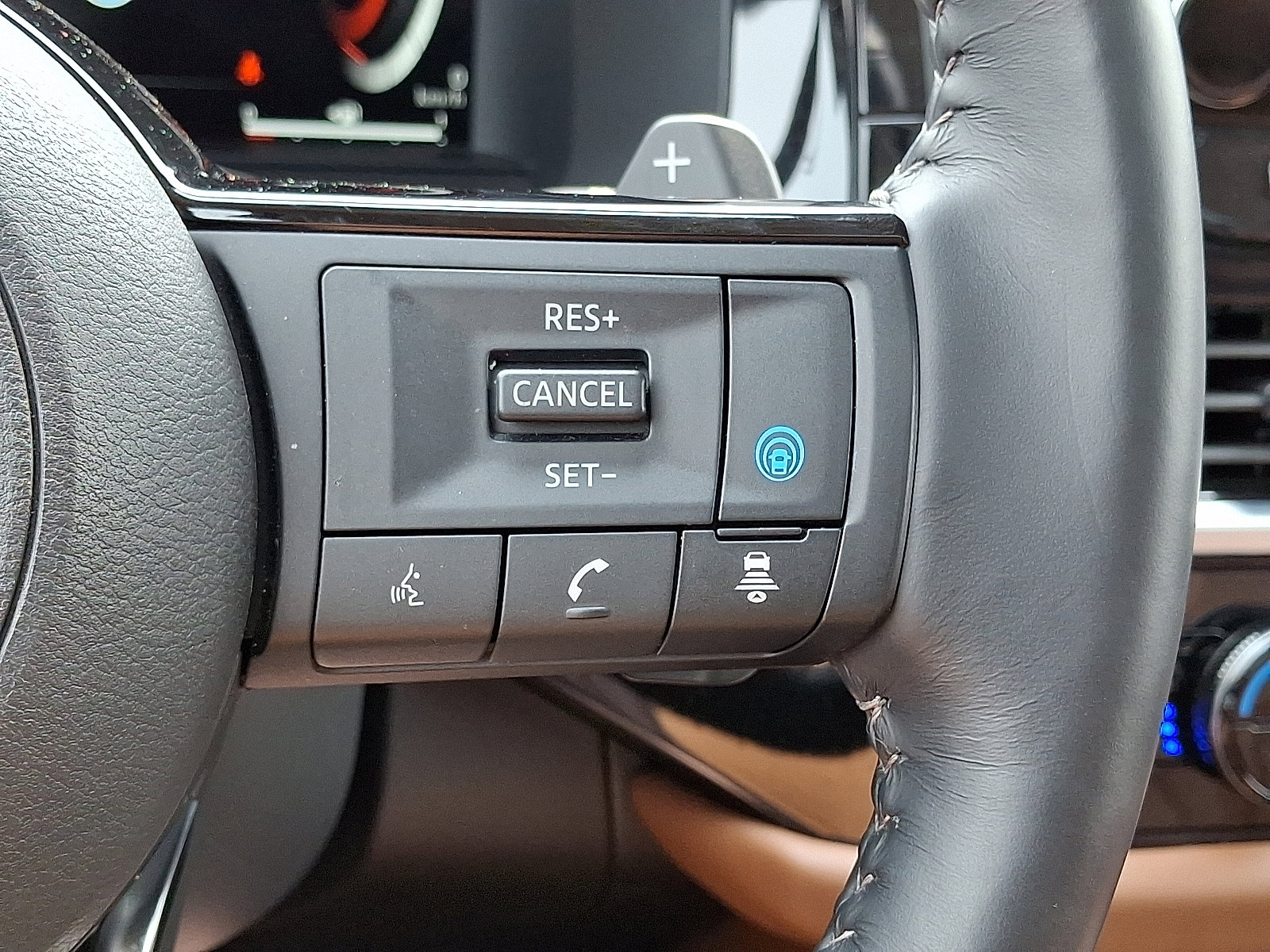 Certified 2023 Nissan Pathfinder Platinum w/ Black Appearance Package image 27