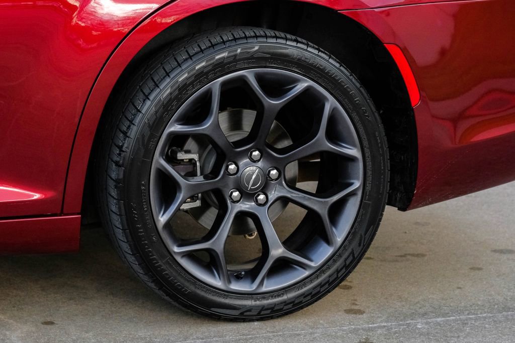 Used 2019 Chrysler 300 Touring w/ Sport Appearance Package image 59