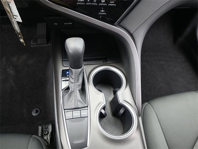 Used 2024 Toyota Camry LE image 9