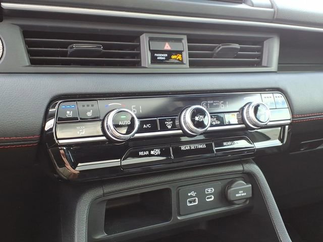 Used 2025 Honda Pilot Black Edition image 19