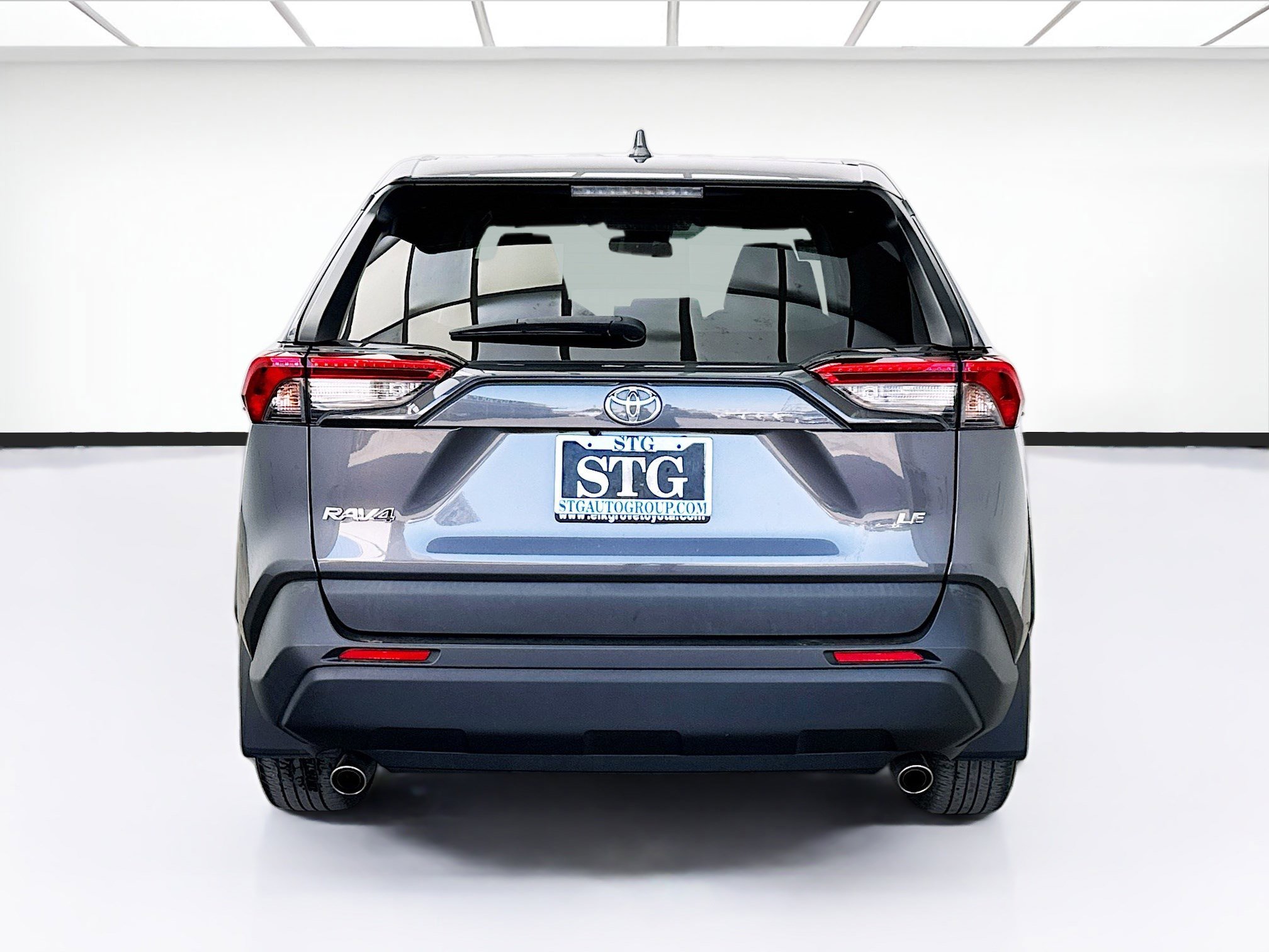 Used 2022 Toyota RAV4 LE FWD image 5