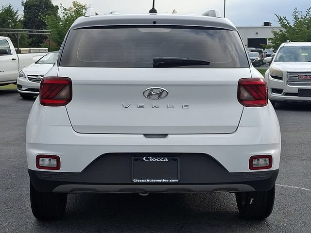 Used 2023 Hyundai Venue SEL FWD image 8