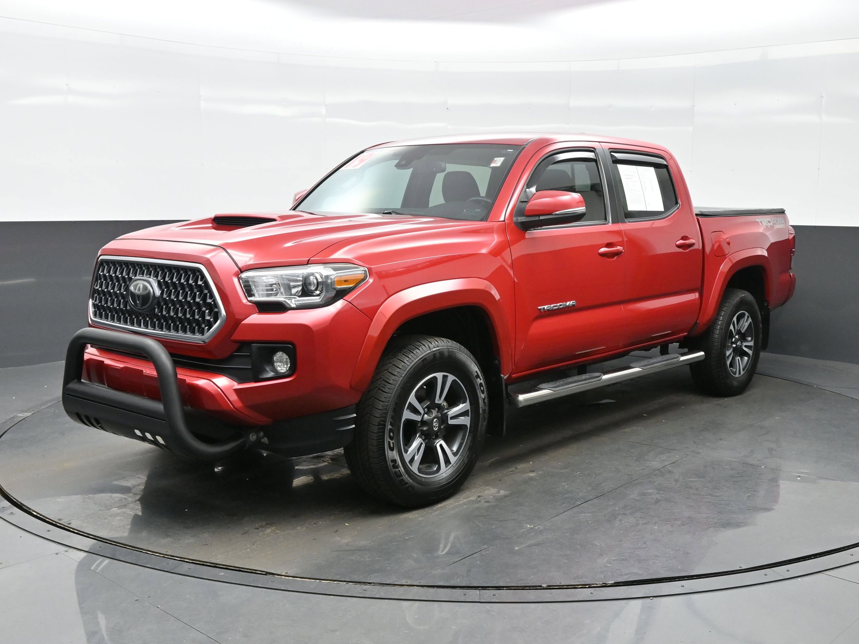 Used 2019 Toyota Tacoma TRD Sport image 2