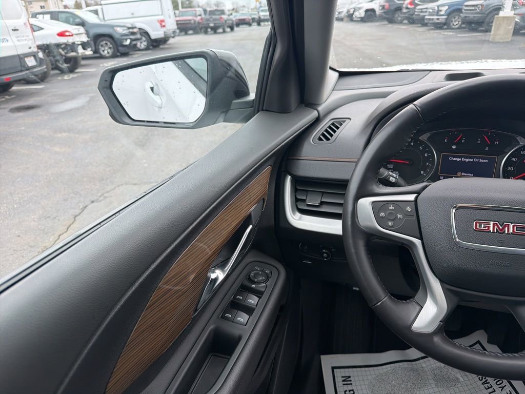 Used 2021 GMC Terrain SLE w/ Driver Convenience Package image 4