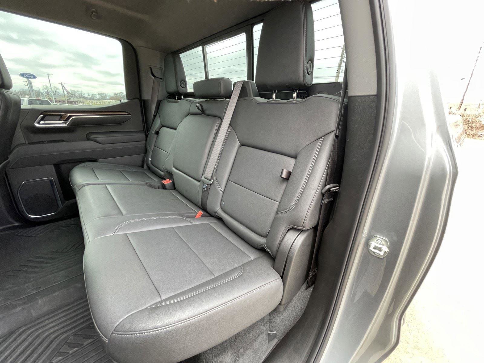 Used 2025 Chevrolet Silverado 1500 LT image 37